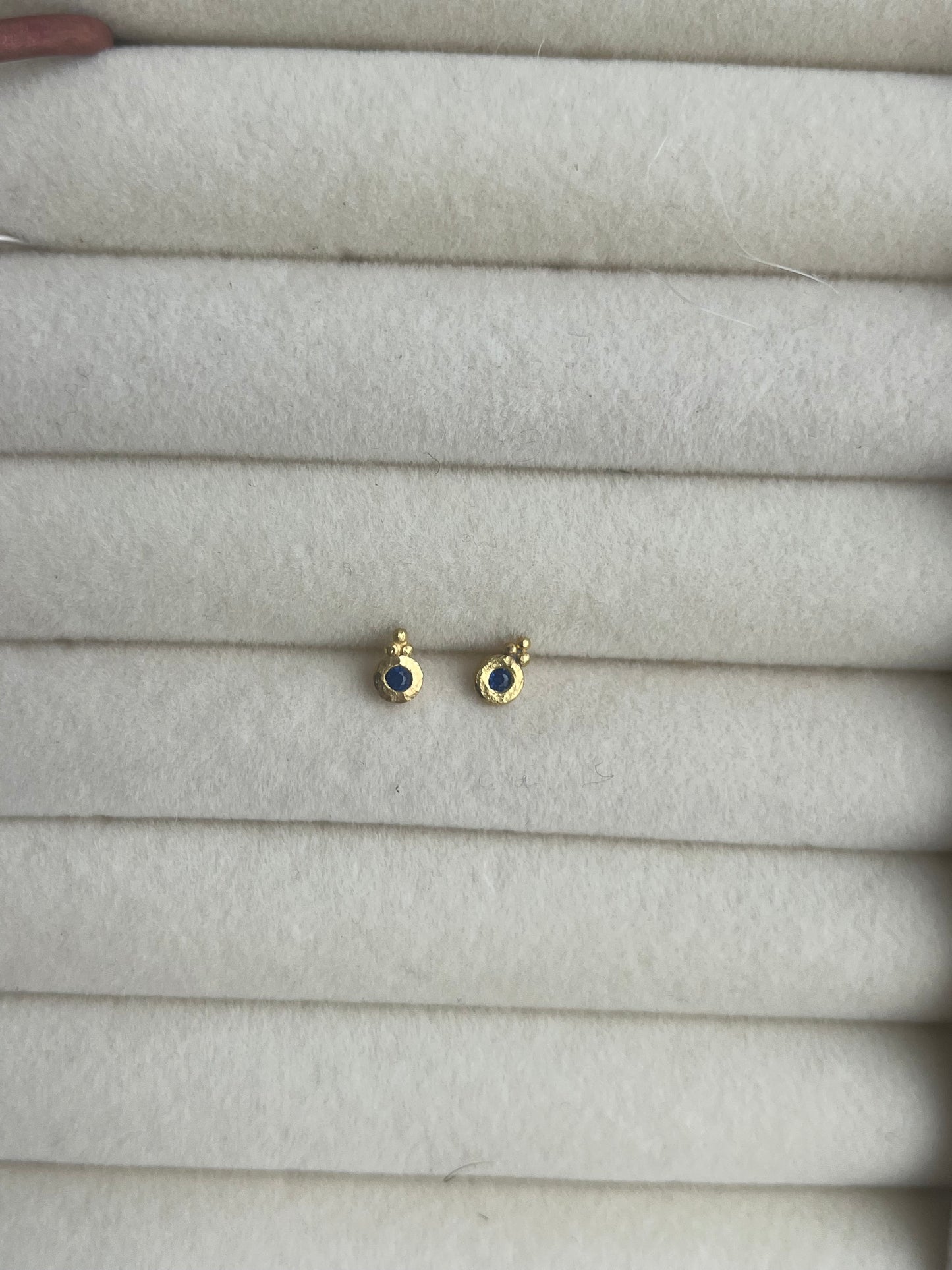 22k Sapphire Studs